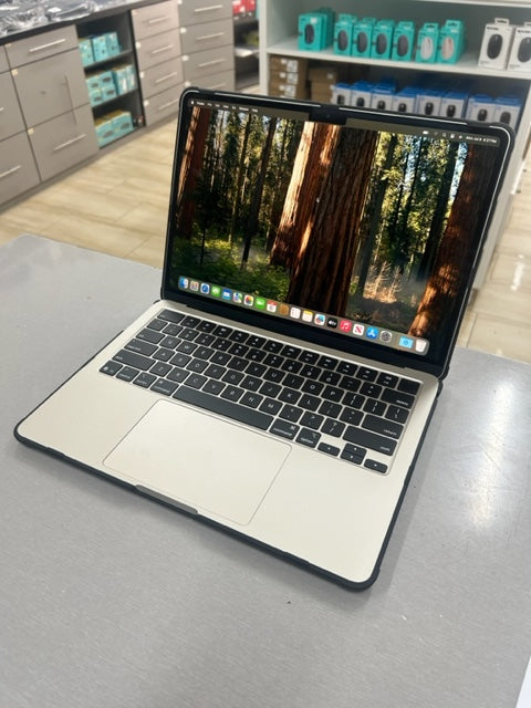 Apple 13in MacBook Air  M4 Chip 10 Core GPU 8 Core GPU 256GB SSD 16GB RAM  A3240 Starlight (MW0Y3X/A)