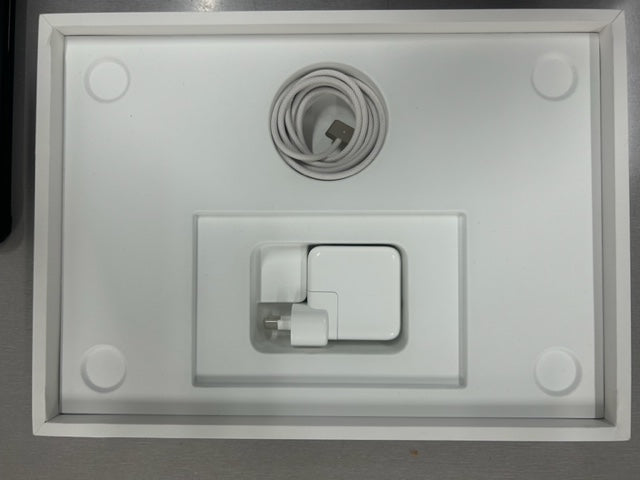 Apple 13in MacBook Air  M4 Chip 10 Core GPU 8 Core GPU 256GB SSD 16GB RAM  A3240 Starlight (MW0Y3X/A)